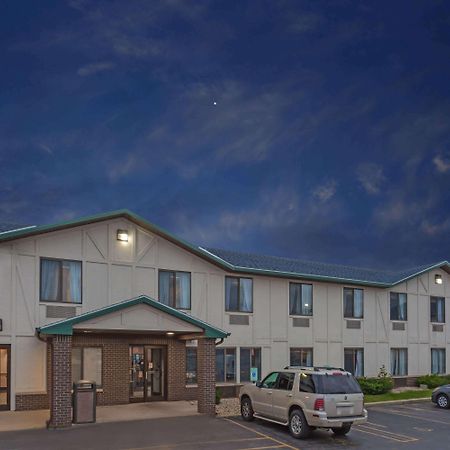 Delavan Inn And Suites Luaran gambar