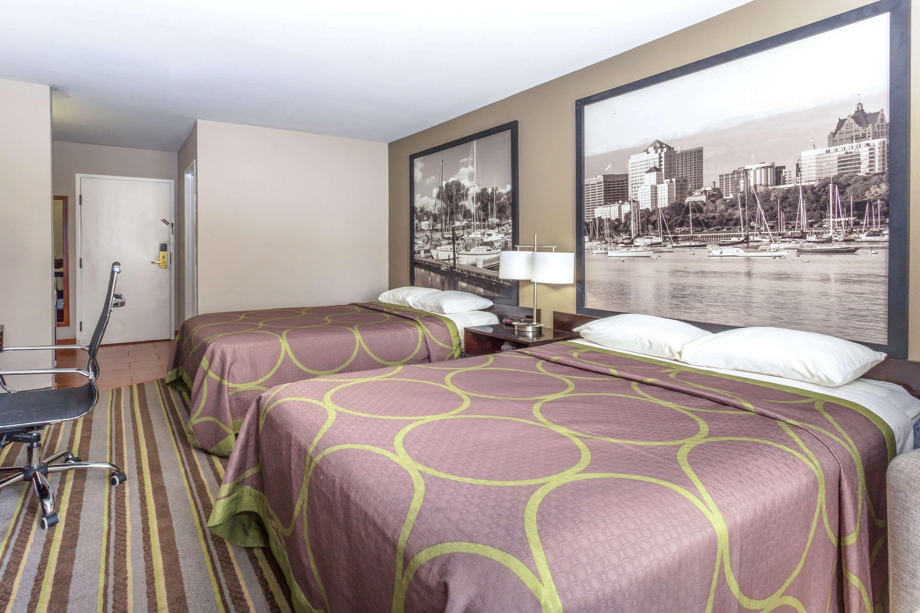 Delavan Inn And Suites Luaran gambar