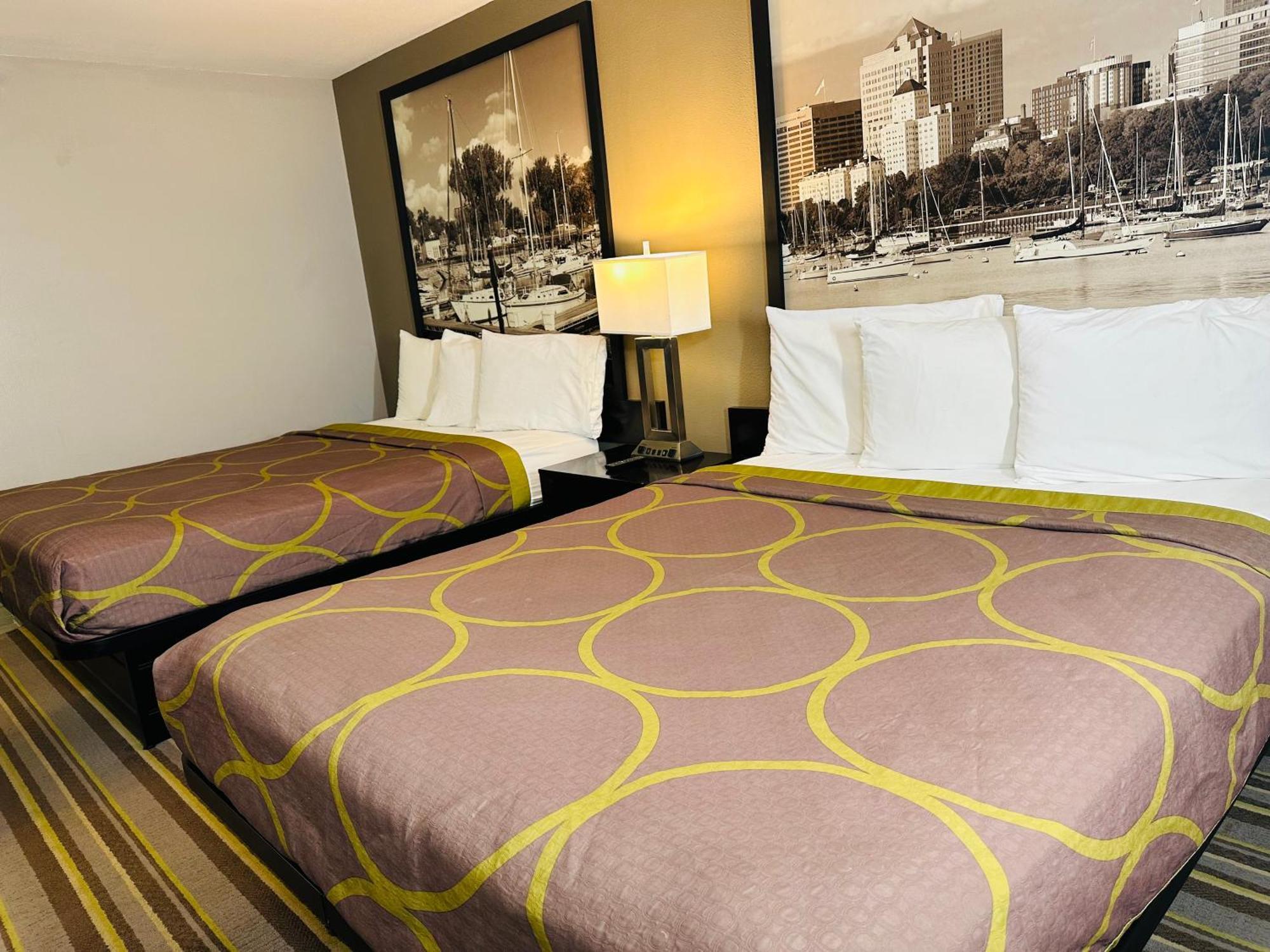 Delavan Inn And Suites Luaran gambar