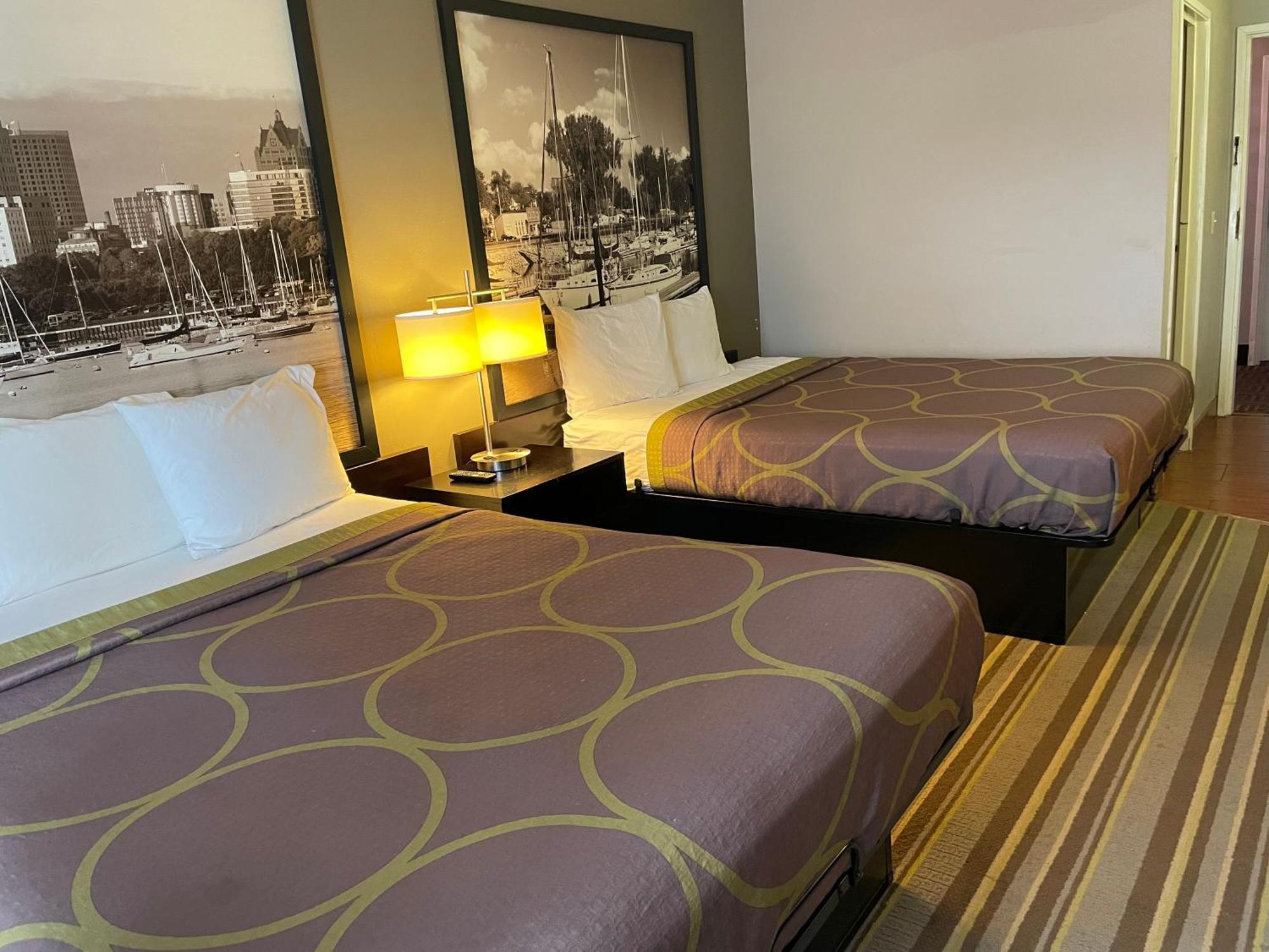 Delavan Inn And Suites Luaran gambar