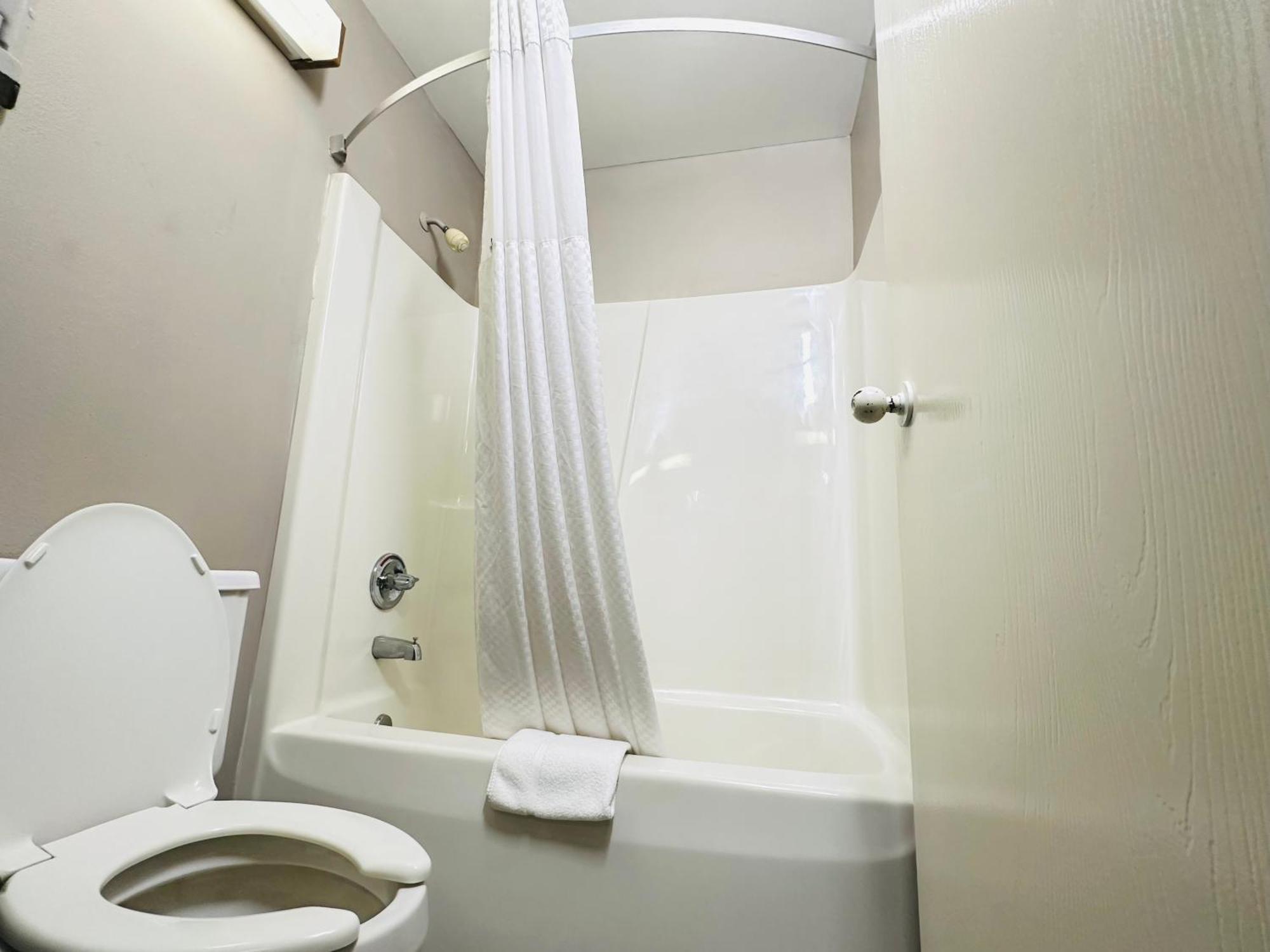 Delavan Inn And Suites Luaran gambar