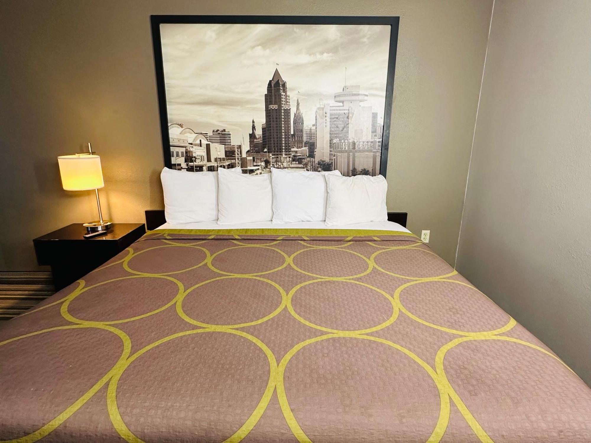 Delavan Inn And Suites Luaran gambar