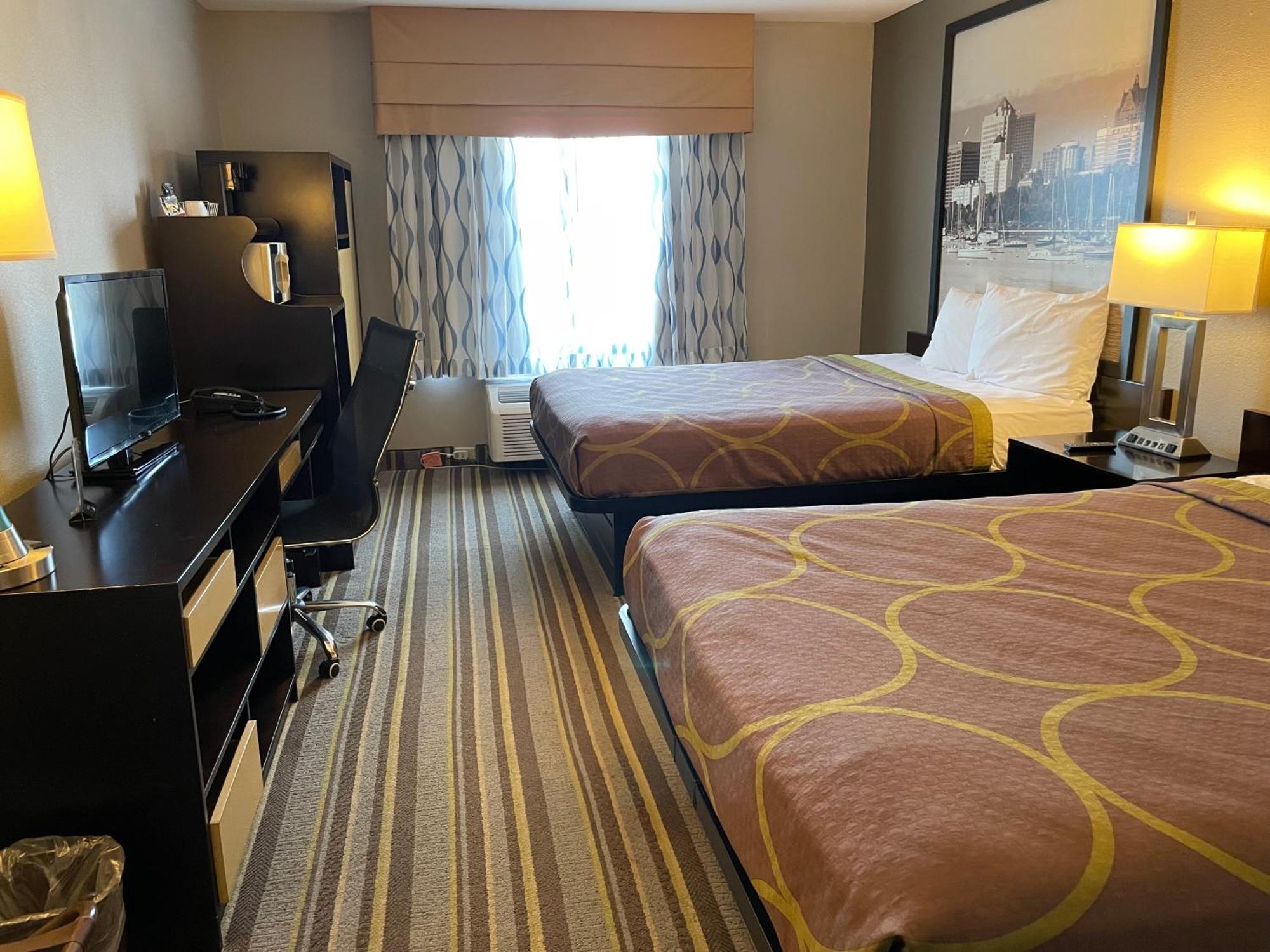 Delavan Inn And Suites Luaran gambar