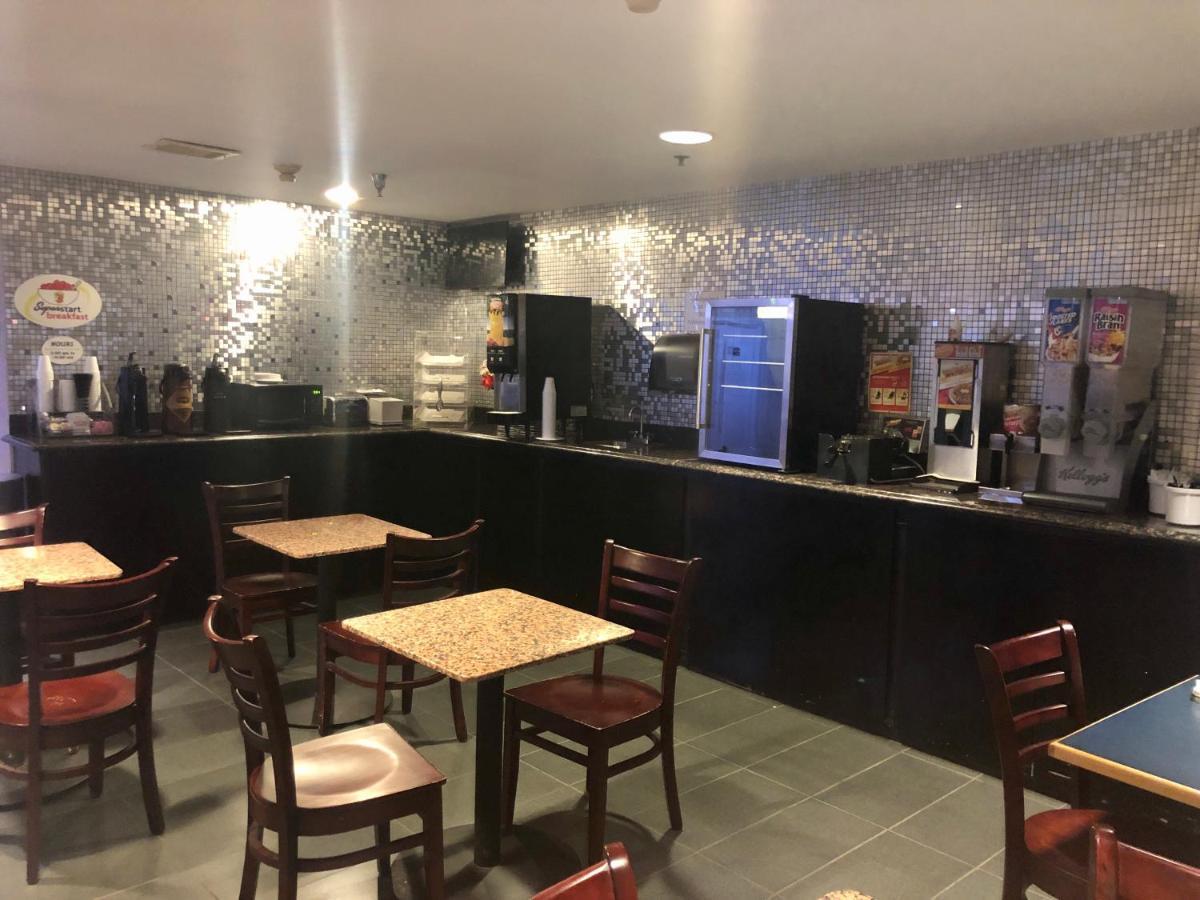 Delavan Inn And Suites Luaran gambar